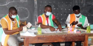 Présidentielle ivoirienne : « 23% des bureaux de vote n’ont pas ouvert et 15% ont fermé avant 17h30 » (Observateurs)