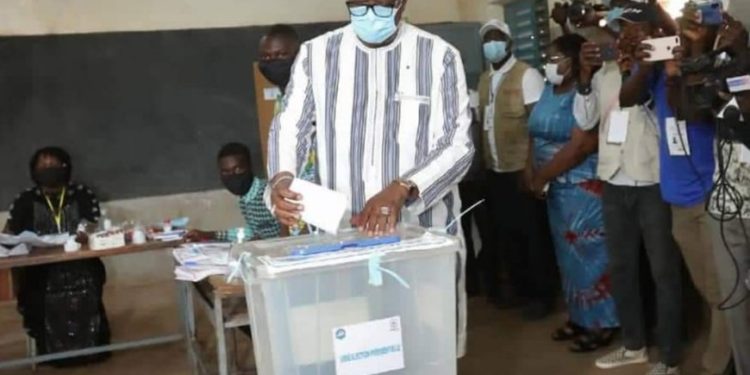 Présidentielle au Faso: Roch vote et lance un appel aux Burkinabè 