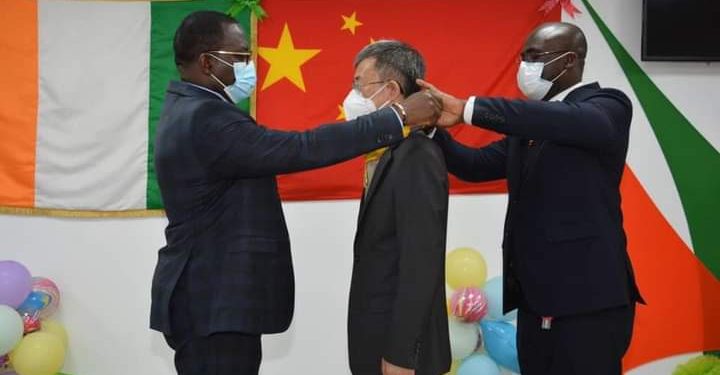 Stade Olympique d&rsquo;Ebimpé: La Chine remet l&rsquo;acte de propriété à la Côte d&rsquo;Ivoire.