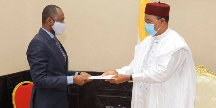 Niger : Le Colonel Assimi Goita chez Mamadou Issoufou