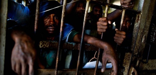 Guinée: 4 morts en détention et prison ferme pour 400 opposants (Amnesty international)