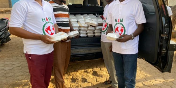 Burkina: AGV et H4M offrent une rupture collective à 200 orphélins à Silminabin