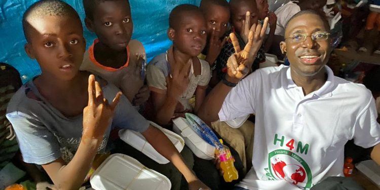 Ramadan/Burkina: La communion de AGV et son partenaire H4M Belgique avec les orphelins en images
