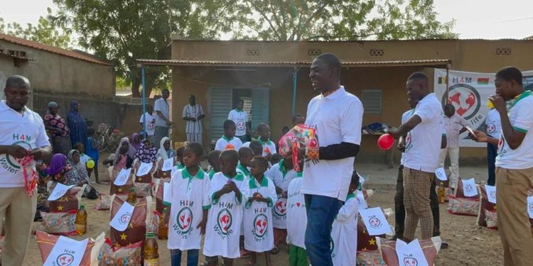 Ramadan/Burkina : Distribution de kits alimentaires au profit des veuves et des orphelins