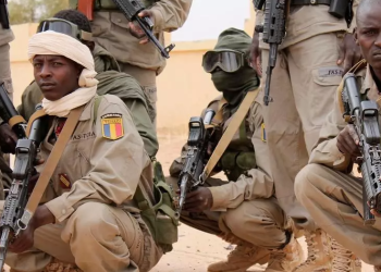 Burkina: Des militaires tchadiens démantèlent un camp d’entrainement et capturent 33 terroristes