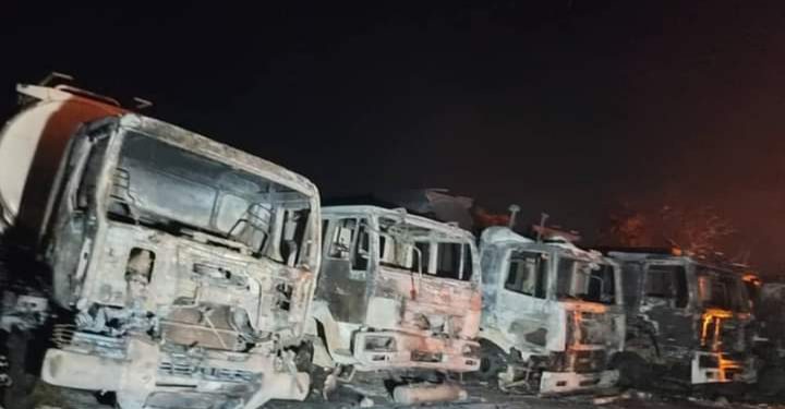 Burkina : Un incendie ravage plusieurs camions citernes  dans un parc de stationnement