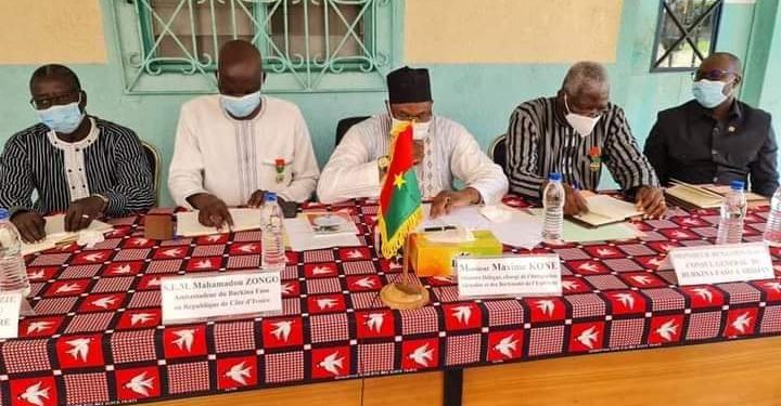 Côte d’Ivoire : Les burkinabè racontent au ministre Maxime Koné les misères qu&rsquo;ils subissent de la part de Snedai