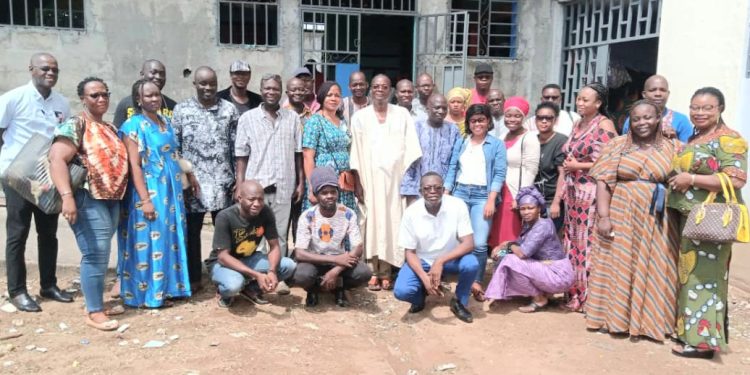 Chaîne de solidarité : Les membres de la «Team Aimons-nous vivants» fraternisent à Williamsville