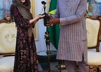 Burkina Faso: Angelina Jolie Voight s’imprègne des réalités des réfugiés et déplaces internes