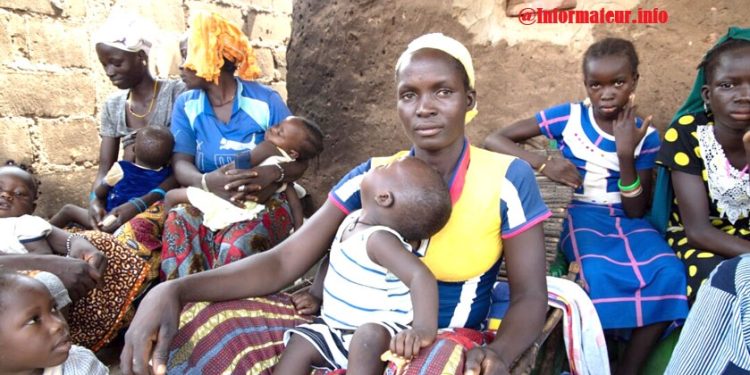 Côte d’Ivoire : Un opérateur économique fait don d&rsquo;un chèque de 10 millions FCFA aux déplacés internes Burkinabè