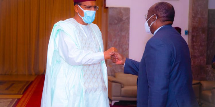 Niger: Le gouverneur de la Bceao fait le point de la situation économique à Mohamed Bazoum