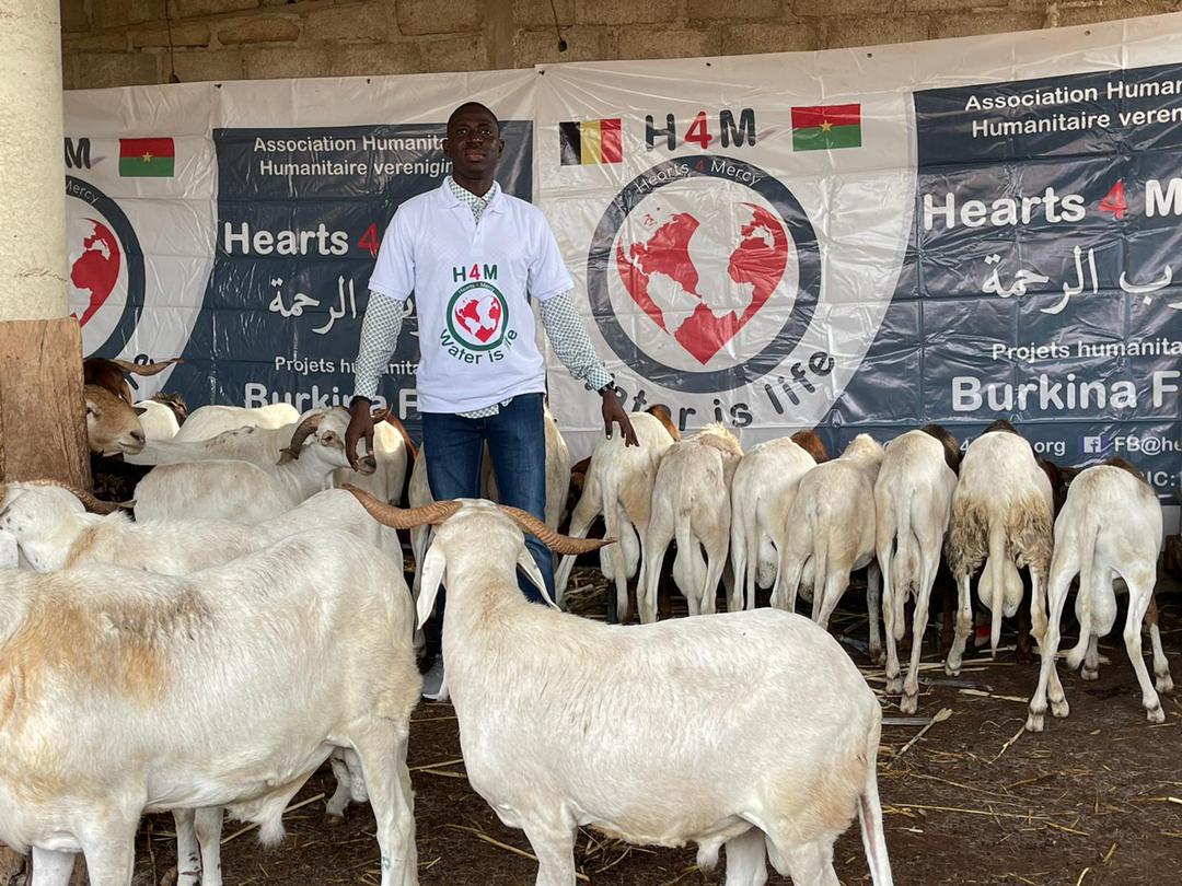 >Pour le Directeur Exécutif de l’association humanitaire burkinabé AGV, Sadate Bikienga, « la Tabaski au déla de l’aspect festif est une tradition islamique qui nous exhorte à plus de solidarité envers des personnes en difficultés ».</p><div class=
