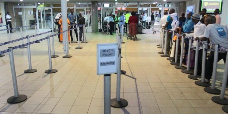 Covid-19 : Ce qui attend les passagers en provenance de Tunis et Dakar à l&rsquo;aéroport d&rsquo;Abidjan