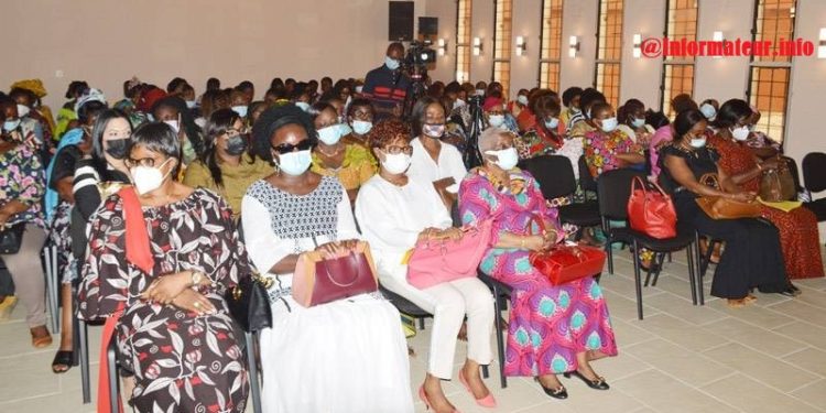 Côte d’Ivoire : Gbagbo réconforte les épouses des prisonniers civils et militaires