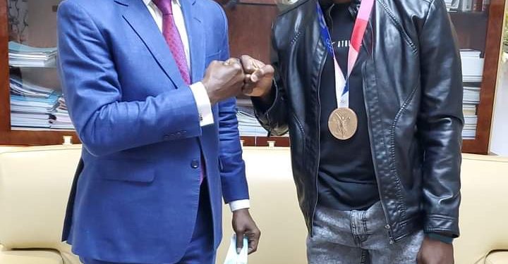 Après sa médaille olympique: Le patron de Coris Bank offre 10 millions FCFA à Hugues Fabrice Zango