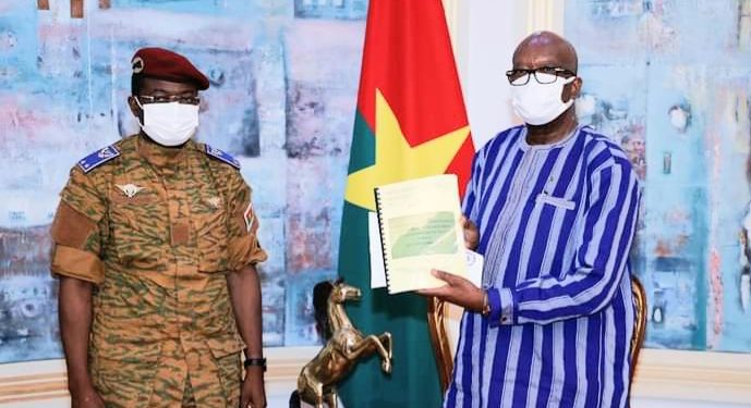 Massacre de Inata : Le rapport d’enquête disculpe la hiérarchie militaire, Roch Kaboré s’indigne