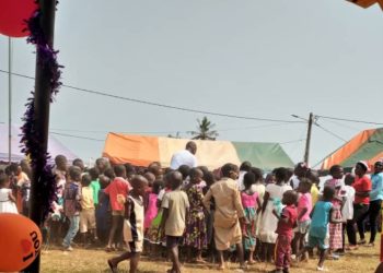 Arbre de Noël: La Scinpa cadeaute 1200 enfants des planteurs