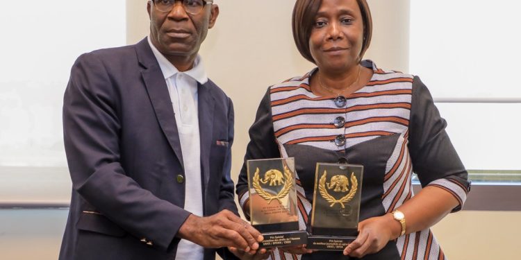 Ebony 2021: Sériba Koné présente ses prix à la Secrétaire d&rsquo;État Clarisse Mahi