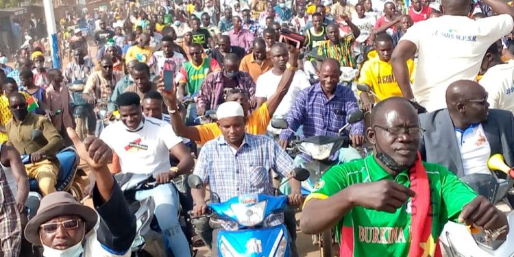 Burkina : Marche de Soutien au MPSR, mobilisation monstre à Pouytenga