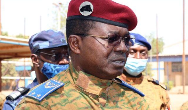 Burkina:  » Aucune institution n&rsquo;a pour le moment été inquiétée » (Ministre de la Défense)