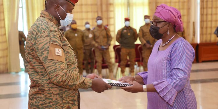 Transition burkinabè: La commission d’élaboration remet son rapport au Chef de l’Etat