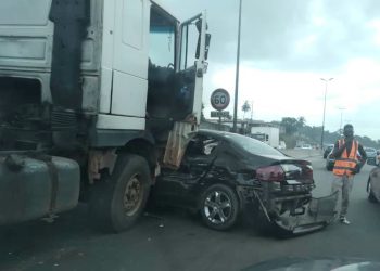Yopougon-Adjamé: Un poids lourd percute sur le flanc un véhicule de marque 407