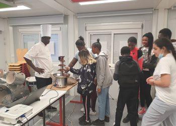 Foire du chocolat bio: Le processus du cacao expliqué aux collégiens d&rsquo;Alfred Sisley