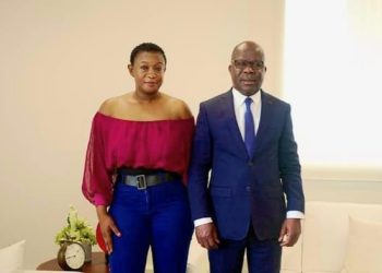 Après avoir sauvé la vie d&rsquo;une parturiente: Le ministre Demba reçoit la Sage-femme Burkinabè