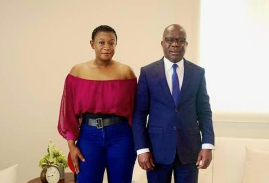 Après avoir sauvé la vie d&rsquo;une parturiente: Le ministre Demba reçoit la Sage-femme Burkinabè