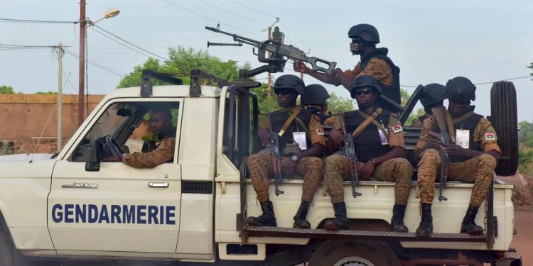 Lutte contre le terrorisme: «Le format militaire actuel de l’armée burkinabè est inadapté» (Charles Lona Ouattara)