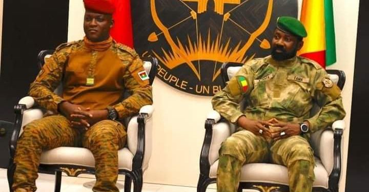 Coopération Burkina/Mali :Le Colonel Goïta accueille le Capitaine Traoré à Bamako