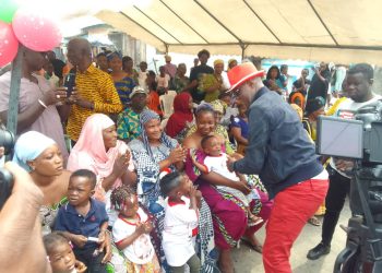 Arbre de Noël: Djama Dibi Antoine donne le sourire à 1500 enfants d&rsquo;Attécoubé