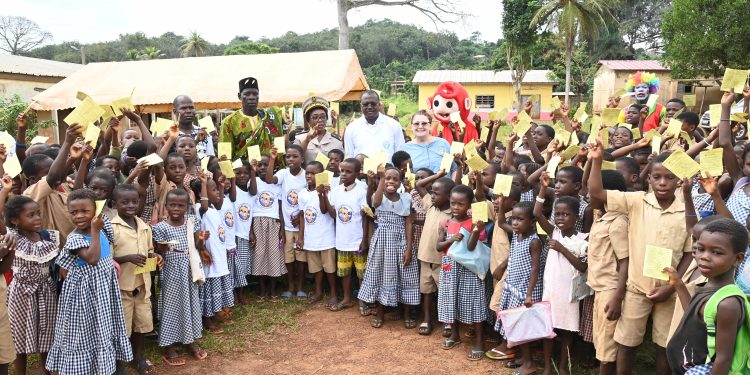 Toupah et Petit Badien : La Fondation Children Of Africa vaccine 1.100 enfants
