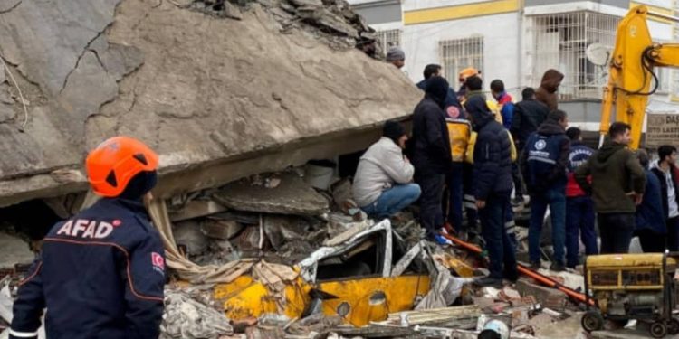 Après le séisme qui a fait près de 1500 morts: 45 pays proposent leur aide à la Turquie et la Syrie