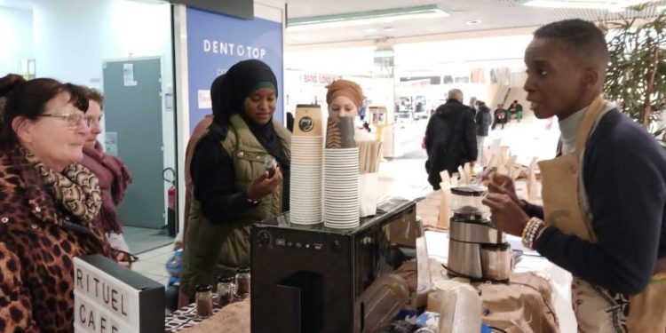 Caribbean Fusion: La Caféologue Maria Dion expose à la galerie commerciale Auchan à Vitry sur Seine