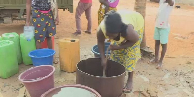 A Adjouffou en plein Abidjan : Des ménages boivent et cuisinent avec l’eau de puits