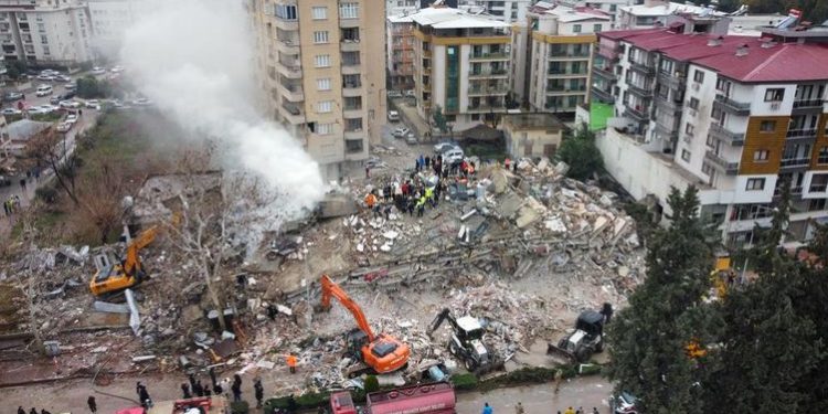 Turquie-Syrie : Le bilan du tremblement de terre s’alourdit, plus de 5.000 morts