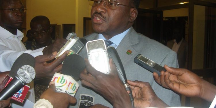 Baba Hama à propos du livre « Insurrection »: «C&rsquo;est une œuvre de très belle facture, une littérature qui épouse son temps»