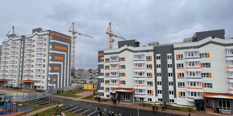 Ukraine : En attendant la chute de Bakhmout, la Russie reconstruit Marioupol