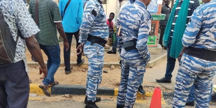 Sit-in/Fonds Covid : Les 24 producteurs interpellés toujours détenus à la Préfecture de Police