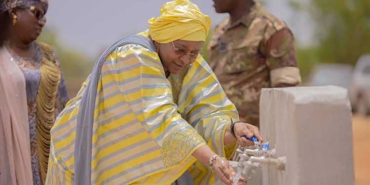 Mali: Assimi Goïta fait don de 6 forages aux populations de Diéma