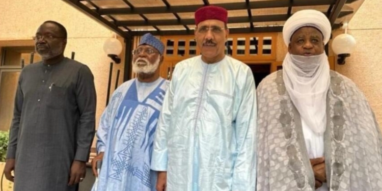 Niger: Séquestré par la junte depuis 24 jours, une délégation de la Cédéao a rencontré Mohamed Bazoum