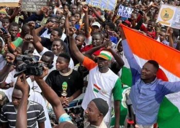 Niger: 30.000 manifestants soutiennent les putschistes à Niamey