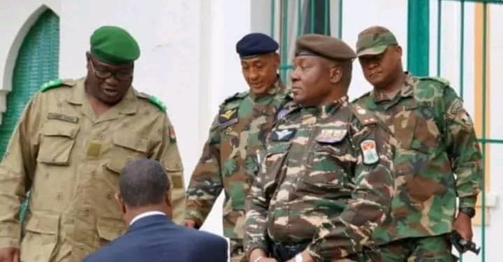 Niger : Avant l’expiration de l’ultimatum de la Cedeao les putschistes évacuent leurs familles