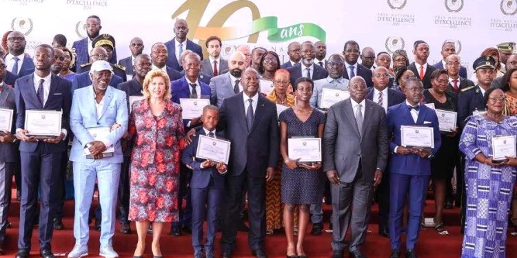 Côte d’Ivoire : 83 lauréats reçoivent le Prix national d’Excellence