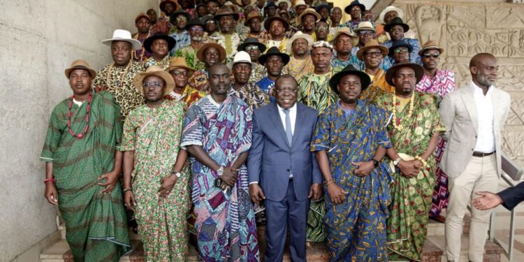 Côte d’Ivoire : Ouattara fait don de véhicules aux 90 chefs Atchans et Akyé d’Abidjan