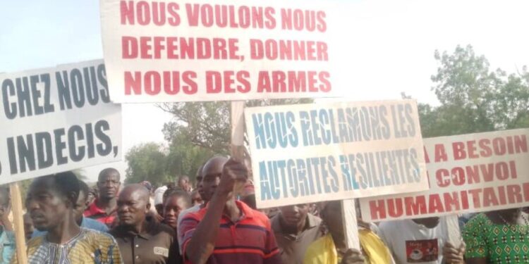 Burkina: Éreintée par l’insécurité, la population manifeste dans les rues de Diapaga