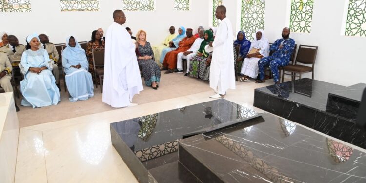 Côte d’Ivoire : Dominique Ouattara se recueille sur le caveau de l’ancien Premier ministre Gon Coulibaly