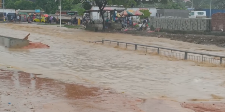Côte d’Ivoire : Pluie diluvienne sur Abidjan, plusieurs quartiers sous les eaux