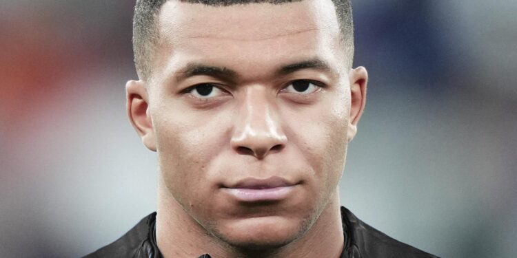 Football: Kylian MBappé signe pour 5 ans au Real Madrid